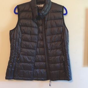 nwot black puffer vest